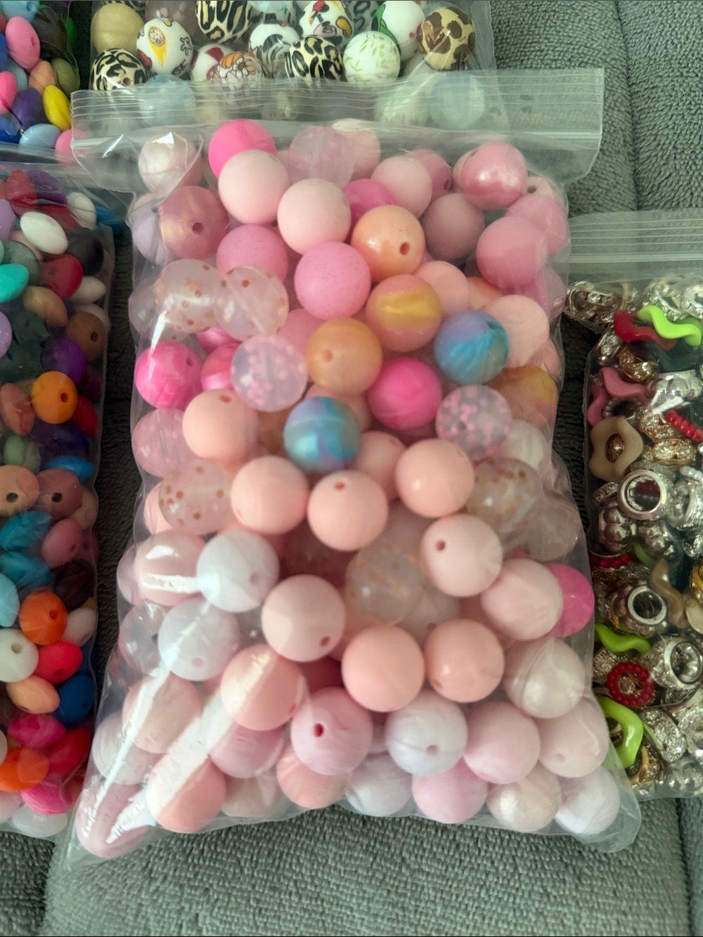 Assortment of silicone beads 15mm and 12mm perfect for crafting - Picture 5 of 16
